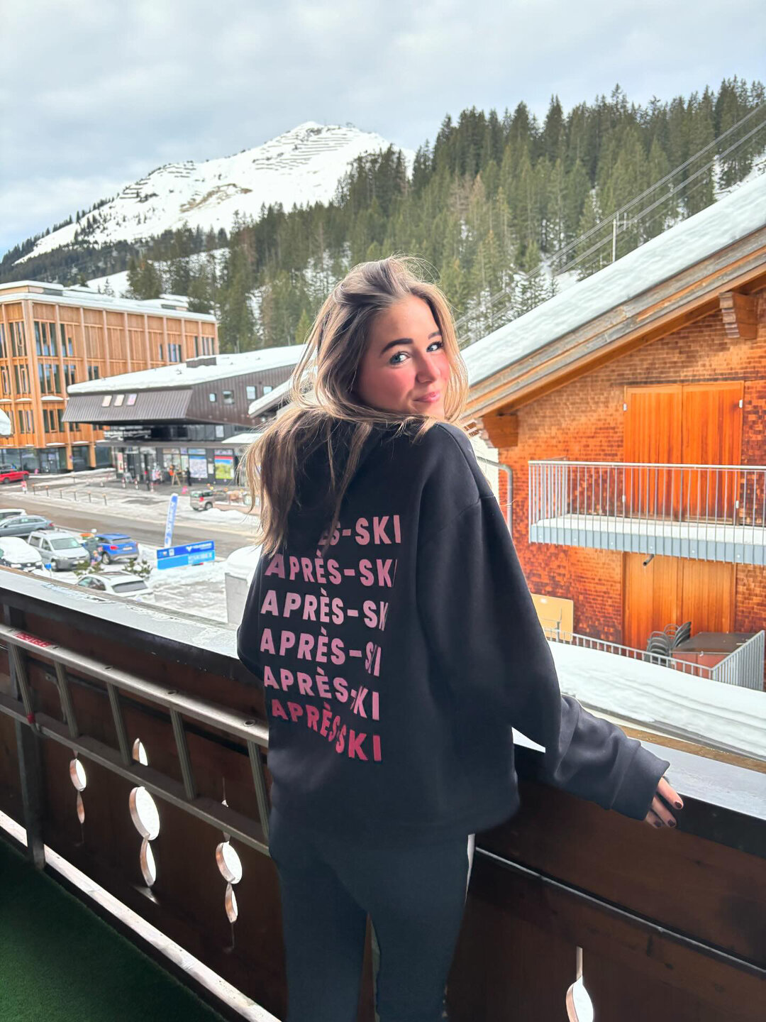 Apr&eacute;s Ski Hoodie Black