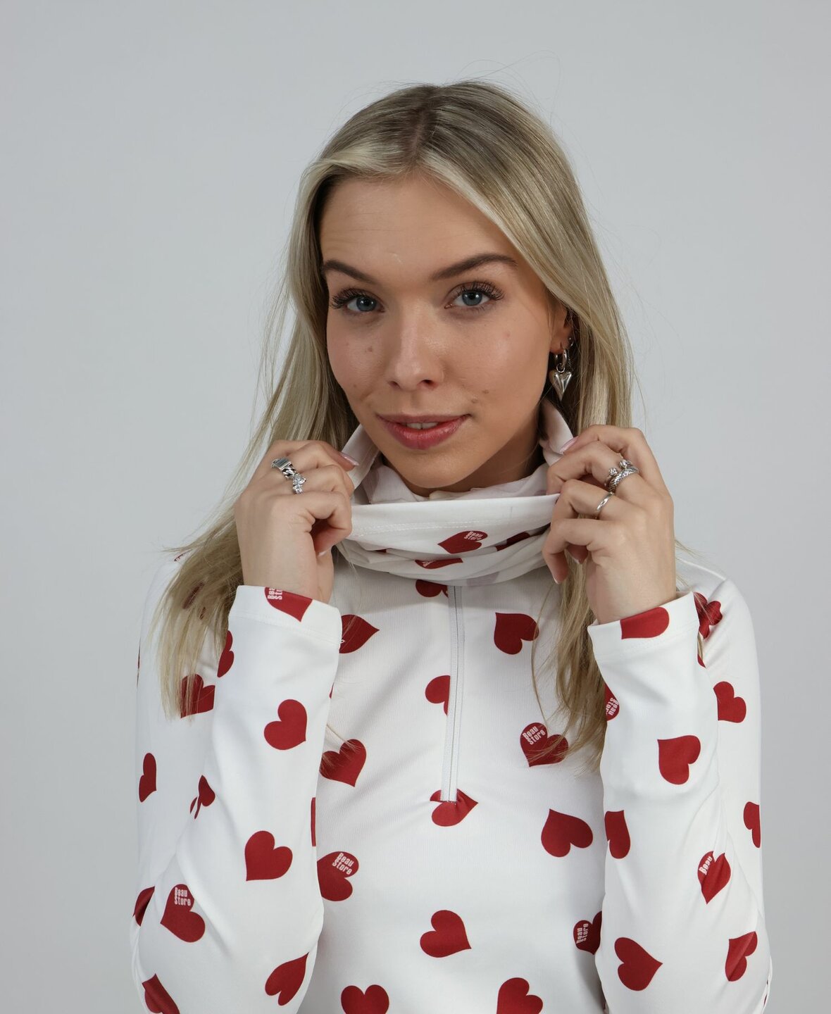 All over Hearts Neckwarmer White