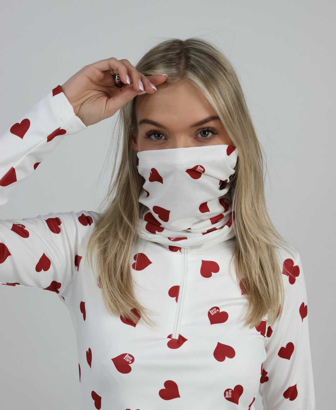 All over Hearts Neckwarmer White